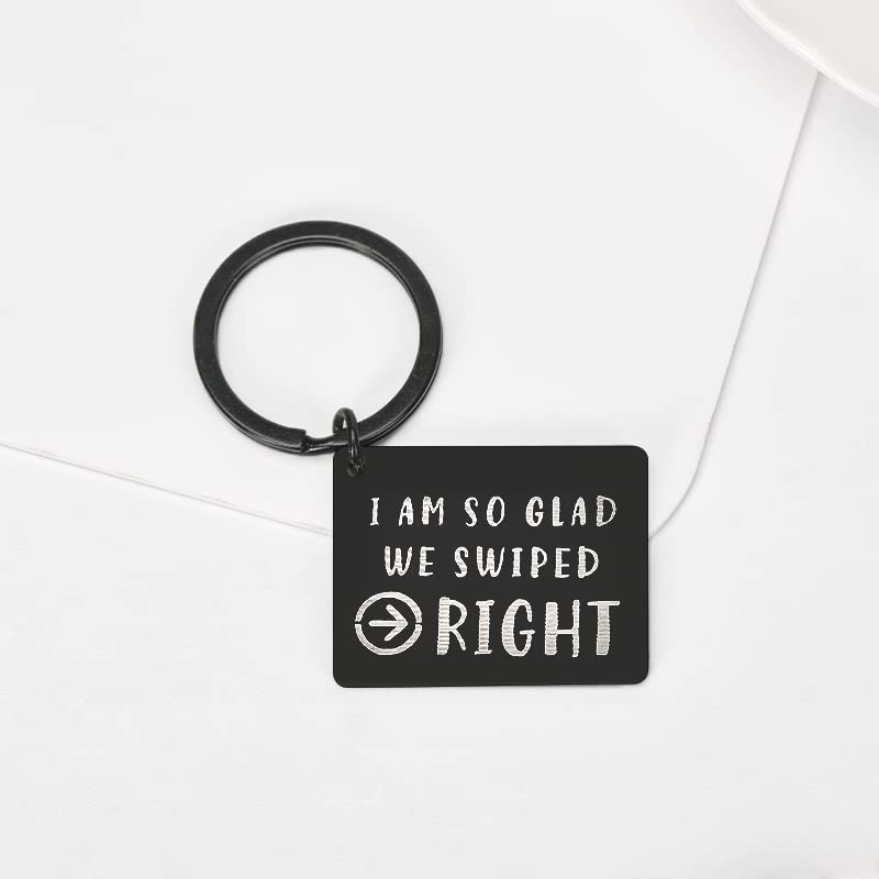 Miniatura 5 de ShiQiao Spl Llavero con texto en inglés "I Glad I Swiped Right", regalos de prometida para él, su marido, regalos de cumpleaños, regalos del día de