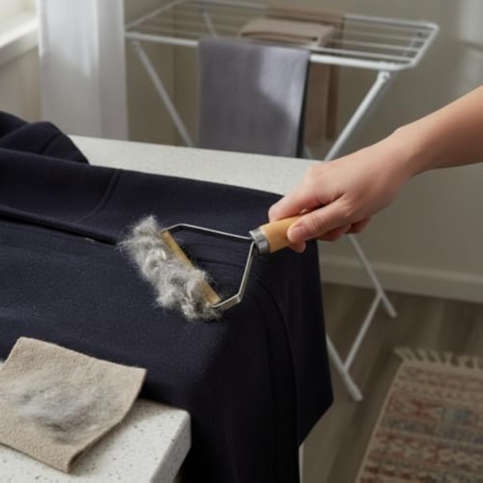Wooden Handle Fabric Shaver for Sweaters & Coats