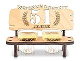 DARO Design - Schnapsbank 51. Hochzeitstag Weidenhochzeit Geschenk Deko für Paare Männer Frauen aus Holz mit Glä ...