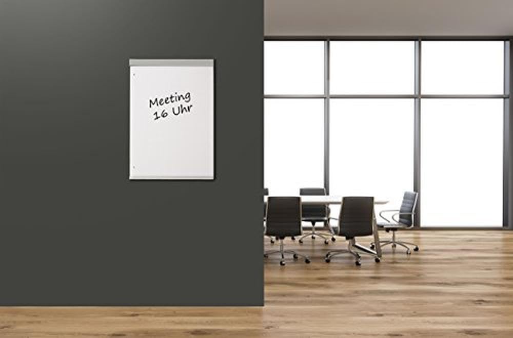 MAUL Flipchart MAULoffice 70 x 100 cm | Magnettafel für Wände und Türen | platzsparend im Büro | geeignet für Papier in verschiedenen Formaten | mit Ablage für Marker und Stifte | Silber | platzsparend einhängbar, Tür bleibt schließbar, robuste Stahlkonst