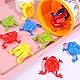 Ipetboom Frösche Hüpfen Spiel: 12-Teiliges Spielzeug Mit 1 Eimer 1 Satz Lustige Lernspielzeuge Partygeschenke Plastikspielzeug Hüpffrosch-Partyspiel Frosch-Schiebespielzeug Gemischte Farben