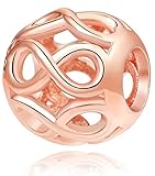 [Diseño-Charm Infinito] Elegante y de diseño simple, pero con una abundancia de significado, este amuleto calado se compone de múltiples símbolos de infinito resaltados por el brillo de la plata esterlina. Conectados, los signos del infinito son una buena forma de simbolizar sus sentimientos eternos.