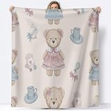 Dimensions Idéales pour Tous les Besoins : Notre couverture douillette mesure 180 x 220 cm et offre un confort optimal. Couverture en laine idéale pour les nuits froides devant la télévision, la lecture dans le bus, les soirées cinéma, les moments chaleureux près du feu, sur le lit ou le canapé, en camping, en voiture, en voyage.