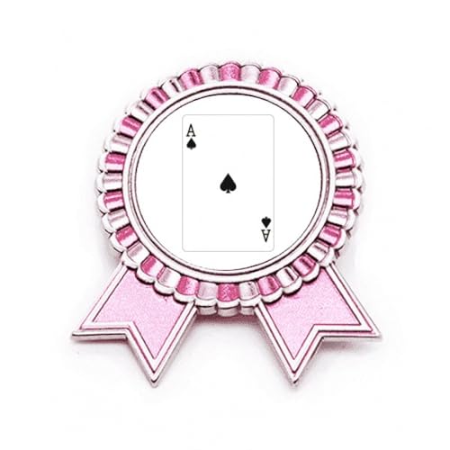 Broche pique à jouer rose pour customiser une veste basique avec un accessoire métal