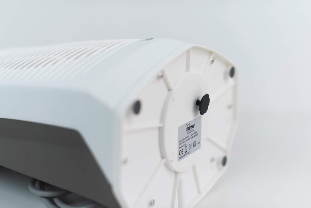 Bimar Calefactor Electrico Baño HF200, Calentador de Ventilador Eléctrico de 2000W de Bajo Consumo con Termostato Ajustable y Protecciòn de Comando, Cuerpo de Plástico con Asa Integrada