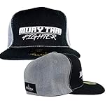 Même si vous n'avez pas de « tête de casquette », la casquette est également un véritable accroche-regard dans votre garde-robe à la maison, sur votre étagère de voiture ou tout simplement sur votre meuble de salon. Taille unique – Taille réglable via la fermeture snapback à l'arrière.