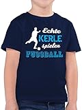 Kinder Sport Kleidung - Echte Kerle Spielen Fußball - 164 (14/15 Jahre) - Dunkelblau - Fussball Geschenke Jungen - F130K - Kinder Tshirts und T-Shirt für Jungen