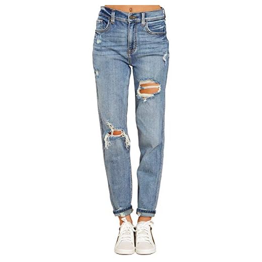 17+ Fall Outfit Ideas for Women That Always Look Stylish Ripped Jeans