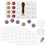 Fácil de usar: cuchara la cera derretida en cada agujero de la almohadilla de silicona, sella la cera, espera unos segundos hasta que la cera se enfríe, presiona la silicona con el pulgar para obtener el patrón de cera terminado, luego utiliza cinta adhesiva de doble cara al sobre y listo.