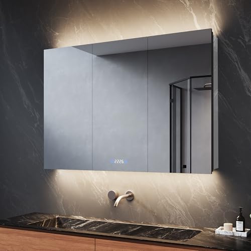 SVNR Spiegelschrank Bad 100x60x13cm Badschrank Mit 3 Glastüren, 3mm Kupferfreier Kosmetikspiegel, Verstellbare Regale, Edelstahl, Antibeschlag, Steckdose, Mit Uhr(Silber)