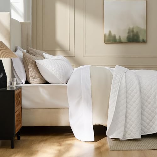 Image of Bedsure Quilts Queen Size - Lightweight Queen Comforter Set with Classic Honeycomb Quilting, Soft Quilt Bedding Set, White Bedspreads Coverlet for All Seasons with 2 Pillow Shams (90 inch x 96 inch)
