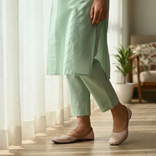 Image of DFR Women Embroidered Mojari Juttis