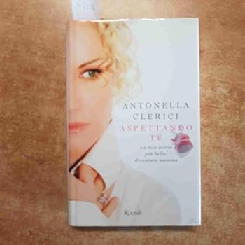 Hardcover Aspettando te. La mia storia più bella: diventare mamma [Italian] Book