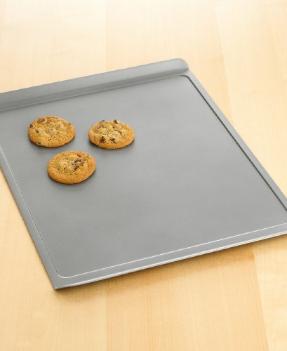 Calphalon Classic Bakeware 14-by-17-Inch Rectangular Nonstick Large Cookie Sheet