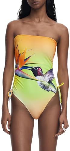 Lleva la moda Desigual a tu playa con este bañador. Diseño único y cómodo para que disfrutes al máximo del verano. Estilo y comodidad garantizados para tus días de sol.