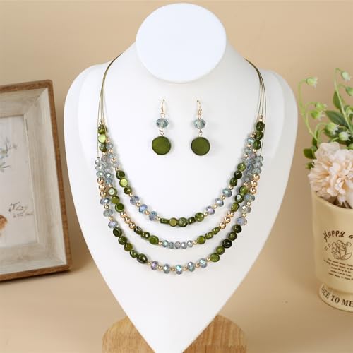 Collares de cuentas en capas que solucionan tu look de fiesta al instante 2