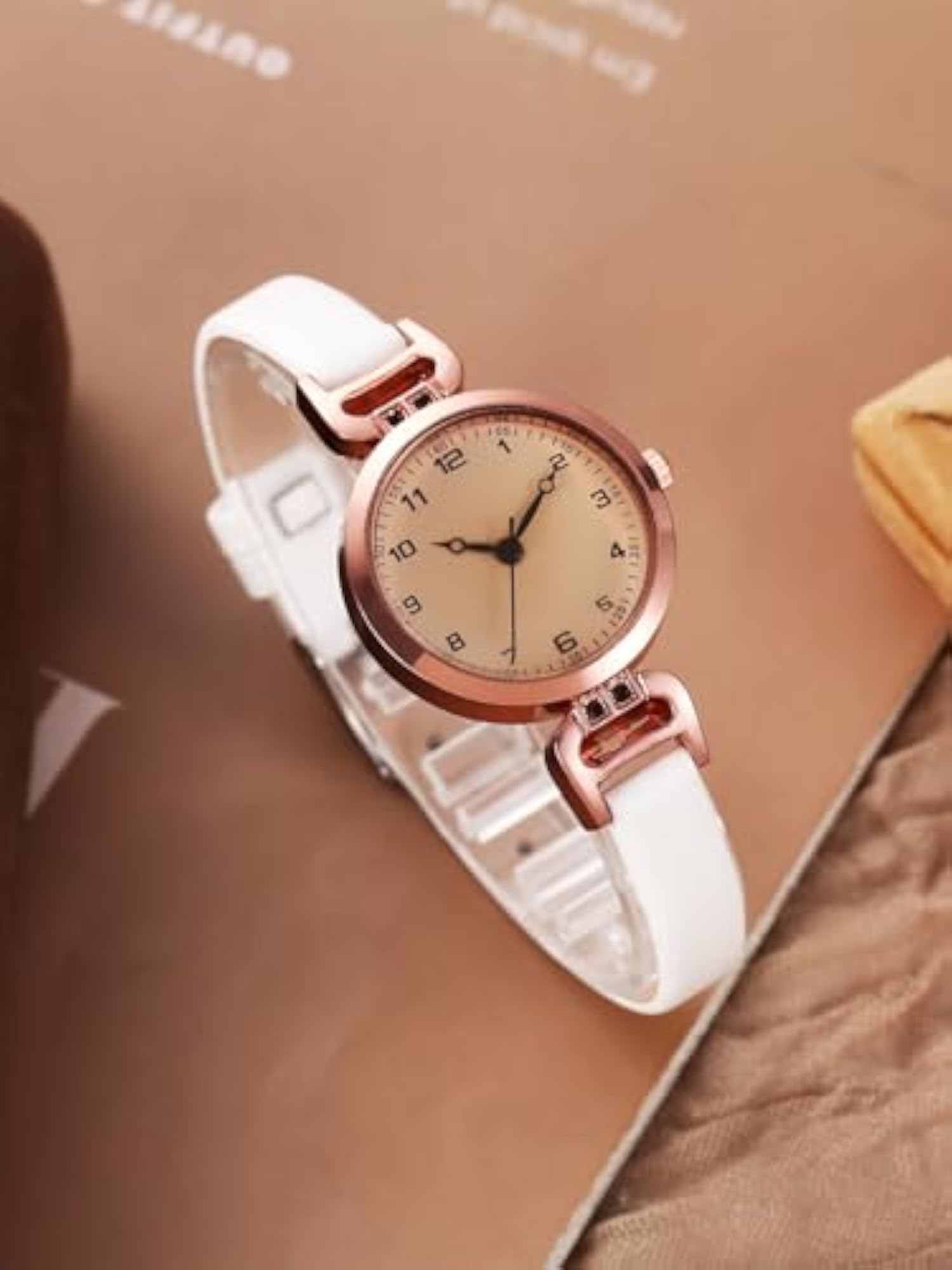 Women's Quartz Watch with PU Strap, Lightweight Design