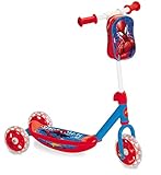 Estable: reposapiés antideslizante y puños rígidos permiten utilizar el patinete aumentando la seguridad y la estabilidad en la conducción.