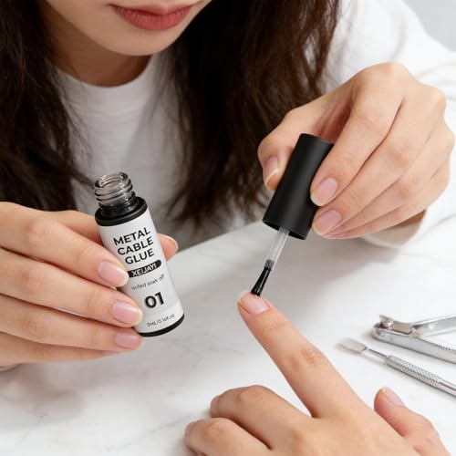 Esmalte para uñas con efecto espejo metálico color plata miniatura 3