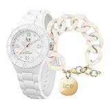 Das Konzept von ICE jewellery macht das Kombinieren zum Vergnügen. Die Farben der Ice-Watch-Stars gibt es jetzt auch als Armband. Erliegen Sie dem Eleganz der XL-Ketten. Das leichte, geschmeidige und leicht zu tragende Armband ist mit einer goldenen Medaille verziert, die mit den goldenen Zeigern und Indizes auf den Zifferblättern harmoniert. Sie können es solo oder zu zweit tragen, Ton in Ton oder in einer Kamee. Jedes Armband wird in einer passenden Schatulle und einem schwarzen Stoffbeutel mit dem goldenen Schriftzug ICE jewellery geliefert