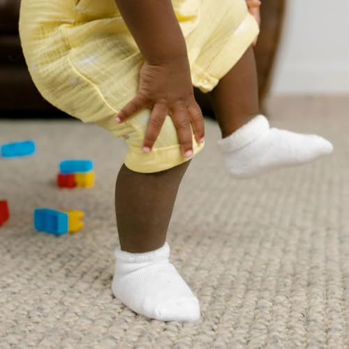 Image of Gerber Unisex-Baby Newborn 6 Pack Cozy Designer Socks, White, 0-3 Months