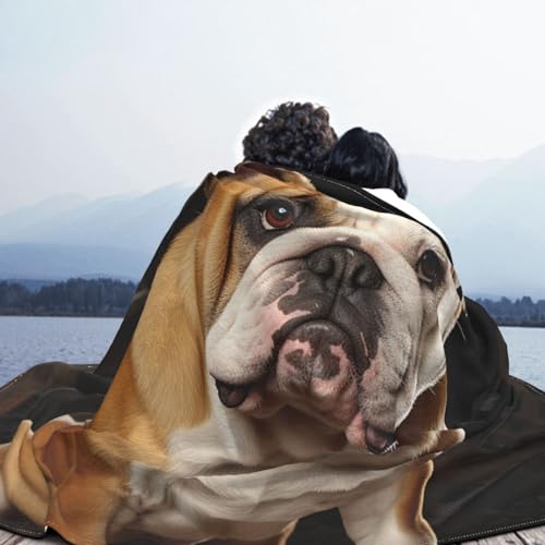 Couverture bouledogue anglais chaude contre le froid sur le lit