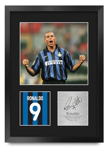 ✯ UN REGALO CHE Adoreranno - Segna un vincitore di livello mondiale con questa foto stampata firmata di una delle leggende del calcio più famose al mondo, Ronaldo. Il primo regalo per loro e i migliori punti per regalare a te – dietro la rete!