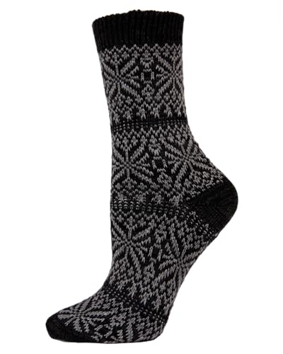 Image of Women's Traditional Cozy Snowflake Crew Socks