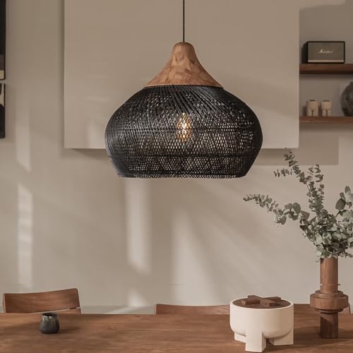 Suspension rotin noir pour corriger un éclairage trop froid