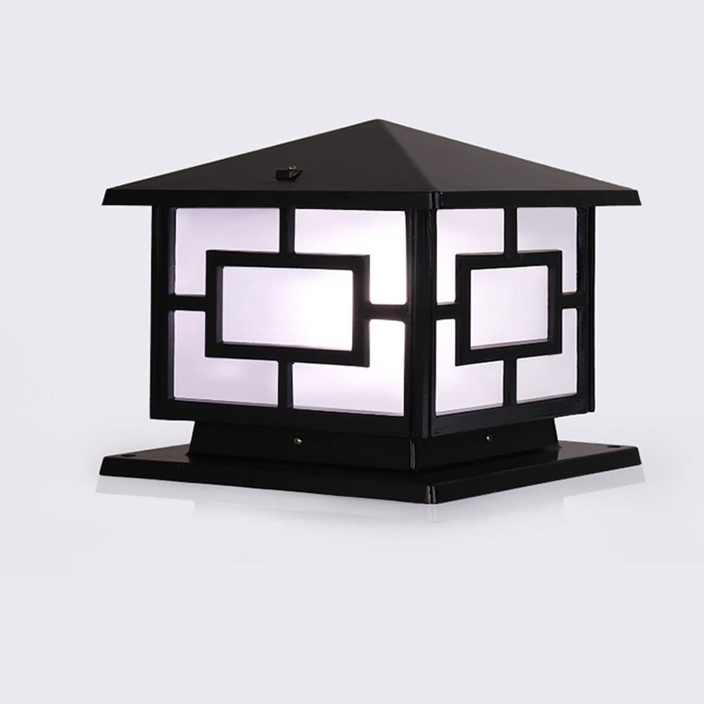 Porche et terrasse sublimés avec cette lanterne pilier en verre extérieure noire 25cm