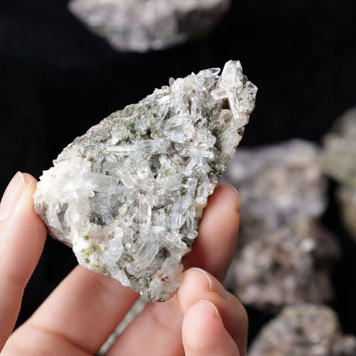 Roche d'épidote naturelle pour éviter les décors artificiels et embellir votre aquarium