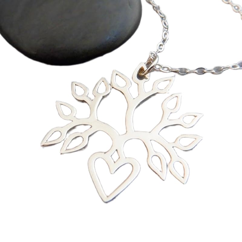 Collar de plata con árbol de la vida para lucir un estilo bohemio y natural a diario