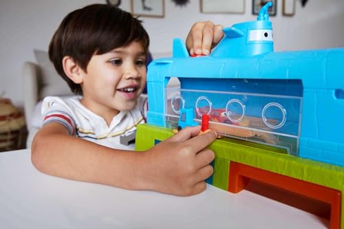 Mattel Disney and Pixar Cars Toys, Submarine Car Wash Playset with Color-Change Lightning McQueen Toy Car, Water Play - Thumbnail 2