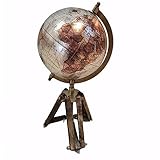La creazione dei globi geografici dal 1950 , unisce alla sua tradizione, la ricerca e l’innovazione di materiali e design, fino ad arrivare a una visione nuova e moderna del mappamondo.