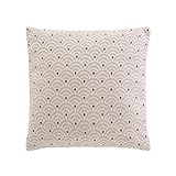 🌟 JACQUARD CHENILLÉ - Grâce à sa douceur et son toucher agréable, le tissage jacquard procure un confort enveloppant tout en ajoutant une touche d'élégance subtile à vos tapis, rideaux, coussins et votre linge de lit. Le tissage jacquard permet l'ajout de textures et motifs variés pour plus d'élégance.