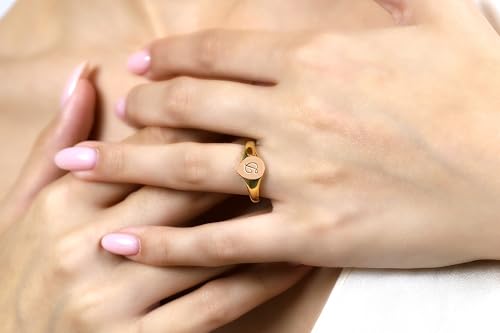 Bijoux lettre écrite à la main pour célébrer votre histoire