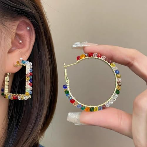 Boucles d'oreilles multicolores en cristal créant un éclat de féminité