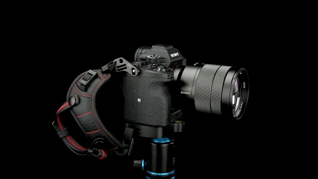 Amazon.com : JJC GP-X1EM Grip Extension Metal Bracket for Sony A7V