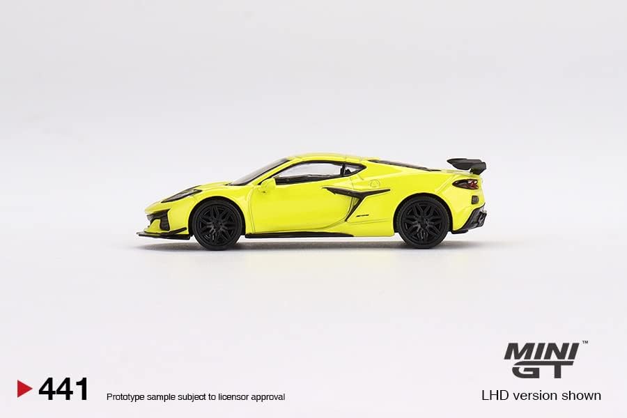 Miniatura 4 de Modelo de automóvil en miniatura True Scale compatible con Chevrolet Corvette Z06 Accelerate Yellow 164 Diecast Car MGT00441