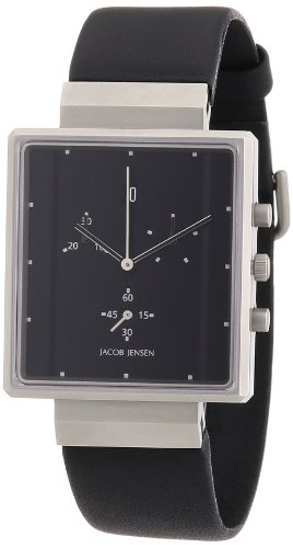 ABMESSUNGEN: Höhe 35 mm, Breite 32 mm | ARMBAND: Schwarzes Lederarmband | FUNKTIONEN: Stunden, Minuten, kleine Sekudenanzeige, Datum, Stoppuhr | GEHÄUSE: Edelstahl | UHRGLAS: Saphirglas | UHRWERK: Schweizer Quarzwerk ETA | VERPACKUNG: Die Uhr wird in der original Herstellerverpackung geliefert