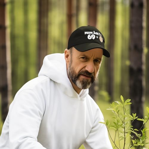 Casquette Homme Femme 69 + 1 Cadeau Anniversaire 70 Ans Idées Originales Cadeaux Âge pour Lui pour Elle Taille Unique Casquette Noire à Visière (FR/ES, Alpha/Lettres, Taille Unique, Noir) – vue 3