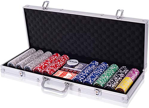 ★Set Completo e Pronto all'Uso★ Per Set Pesi Standard: Ogni set include 500 o 300 gettoni da poker di alta qualità con un peso consistente di circa 11.5g ciascuno, per un'esperienza di gioco autentica e professionale. Per Set Sticker: Ogni set include 500 o 300 gettoni adesivi colorati e luminosi, un'opzione economica e divertente per le tue serate. Completano il set: 2 mazzi di carte da gioco, 5 dadi, 1 o 3 pulsanti del dealer, e un elegante tessuto/panno da gioco in feltro (90x60 cm), il tutto custodito in una pratica valigetta.