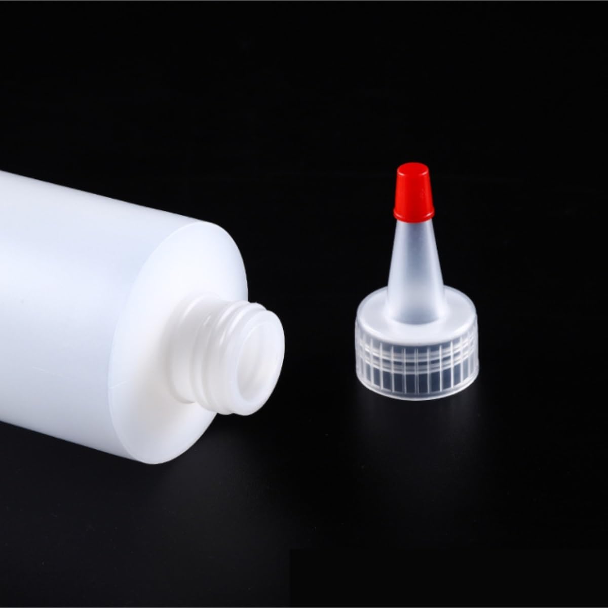 Quetschflasche Squeeze Flasche Kunststoff-Gewürz-Quetschflasche, Rote Verschlusskappe, Spitze Öffnung, 5-teiliges Set Saucenflasche(120ml)
