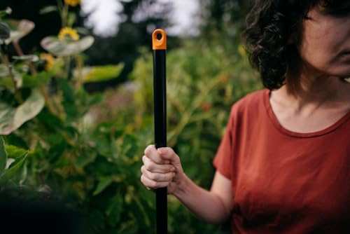 Foto von Fiskars Rechen mit 14 Zinken, Breite: 36 cm, Gehärtete Karbonstahlzinken/Aluminiumstiel, Schwarz/Orange, Solid, 1016036