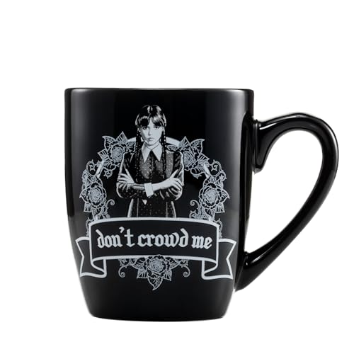 Ensemble tasse et chaussettes Mercredi noir goodies pour fans