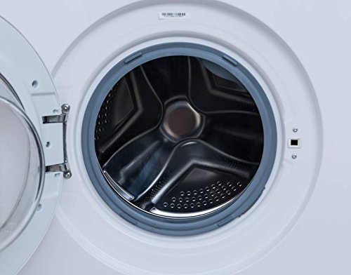 Detailní záběr view of the washing machine's drum interior with the door open.