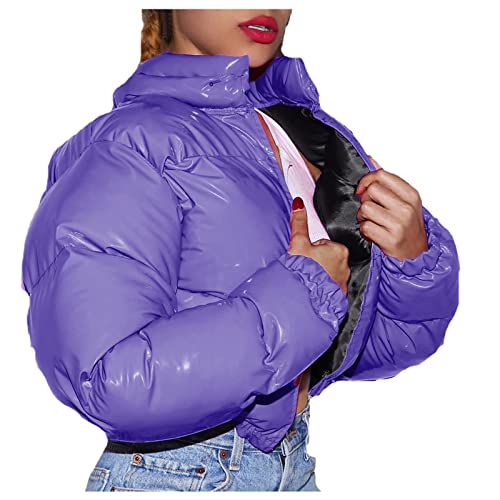 Protection contre le froid : doudoune courte chaude pour femme adepte des sorties d'hiver