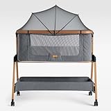 MATERIALI PREMIUM & DESIGN TRAPUNTATO – Tessuti di alta qualità e lunga durata con elegante rivestimento esterno trapuntato, piacevolmente morbido al tatto. Include materasso premium coordinato, zanzariera, ruote e pratica borsa per il trasporto.