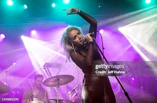 Episode 287 Julia from The Foxies