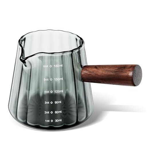 Joeyan 180ml Espresso Messbecher Glas mit Holzgriff, Klein Milchkännchen,Borosilikatglas Measuring Cup,Barista Zubehör mit Skala ml & oz,Küche Messgläser mit V-förmiger Ausguss,Spülmaschinenfest,Grau